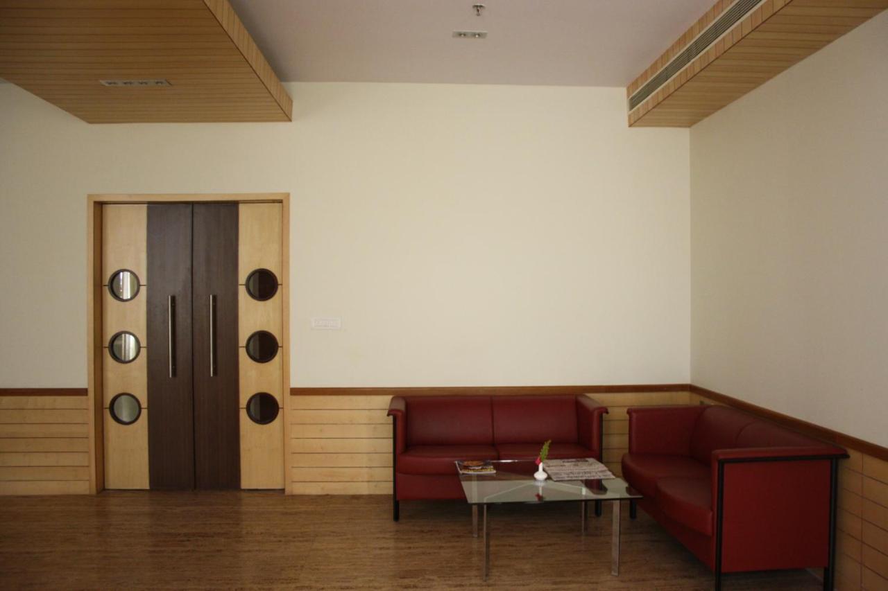 Royal Orchid Central Kireeti Hampi, Hospet Buitenkant foto