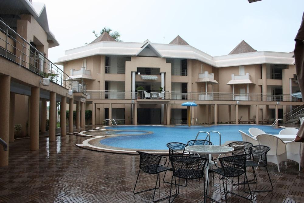 Royal Orchid Central Kireeti Hampi, Hospet Buitenkant foto