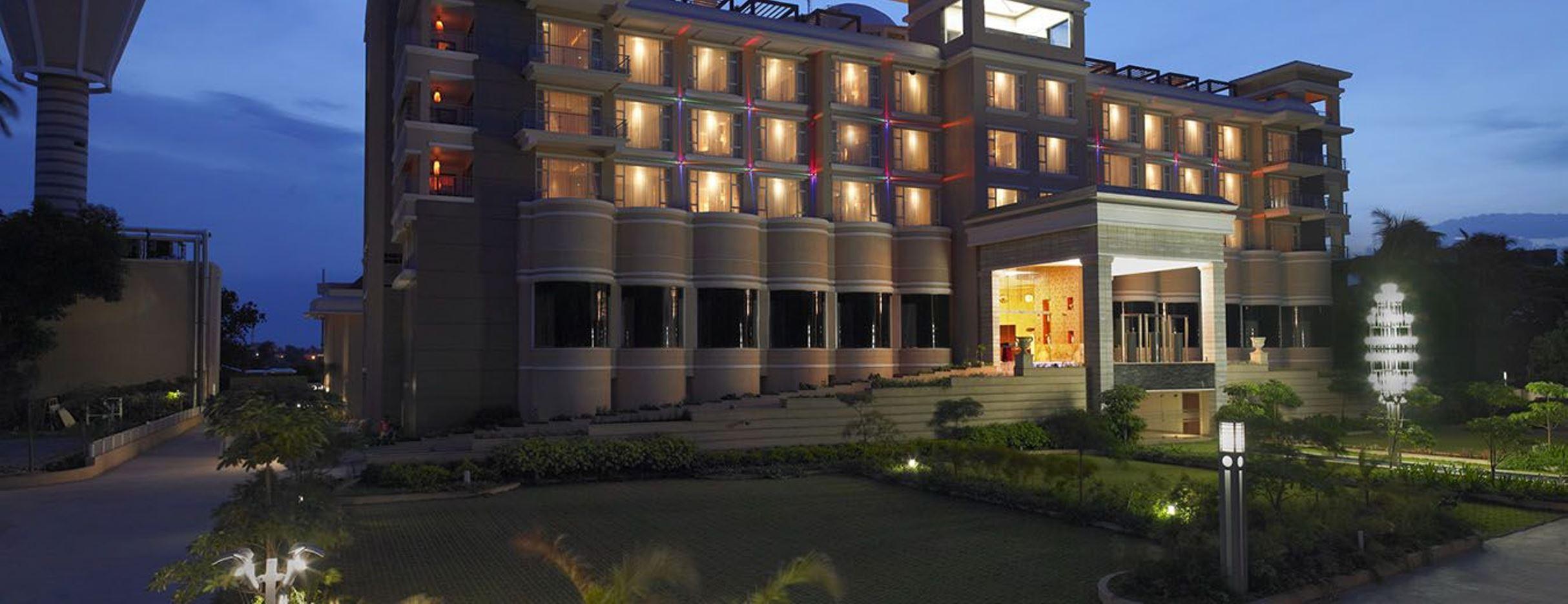 Royal Orchid Central Kireeti-Hampi Hospet Hotel Buitenkant foto