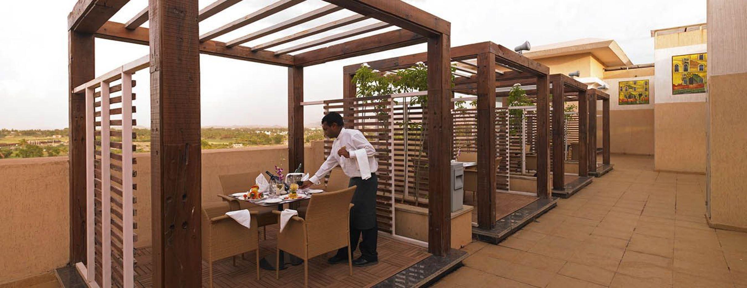 Royal Orchid Central Kireeti Hampi, Hospet Buitenkant foto