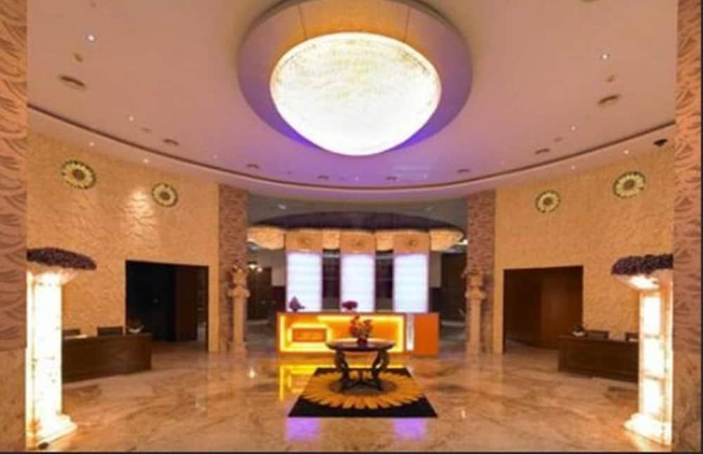Royal Orchid Central Kireeti Hampi, Hospet Buitenkant foto