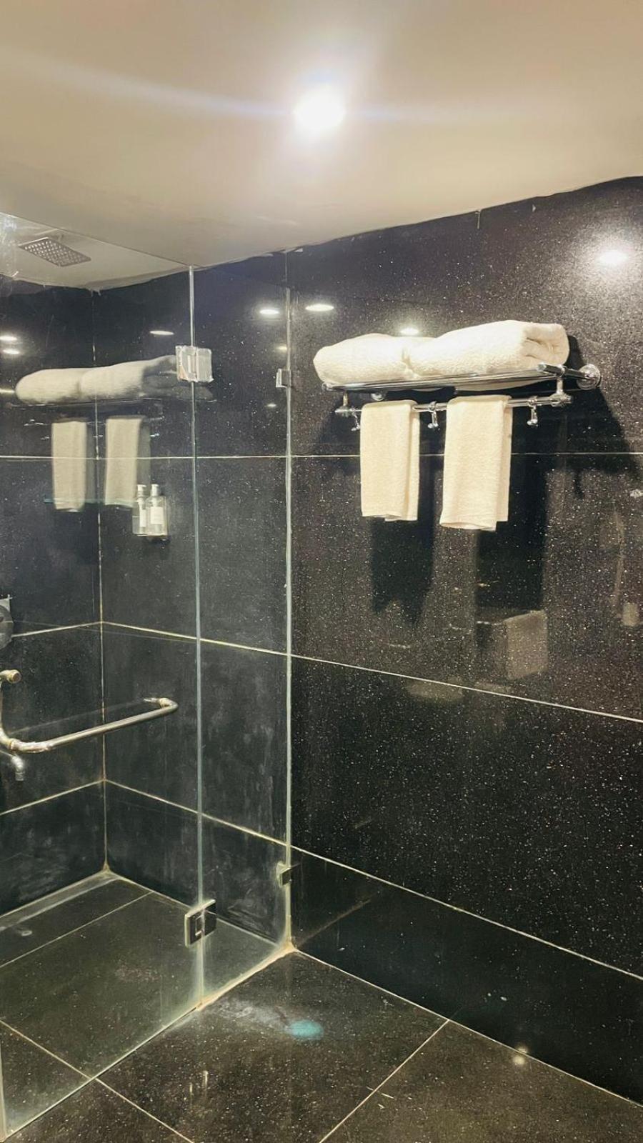Royal Orchid Central Kireeti Hampi, Hospet Buitenkant foto