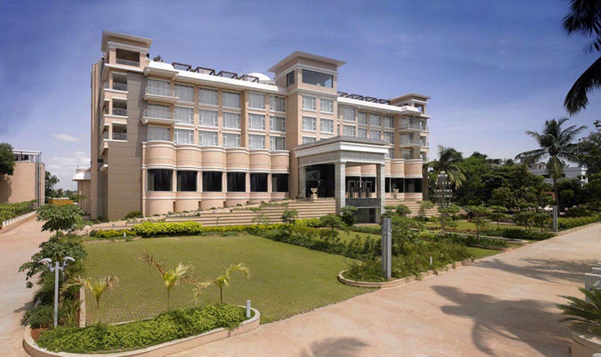 Royal Orchid Central Kireeti-Hampi Hospet Hotel Buitenkant foto