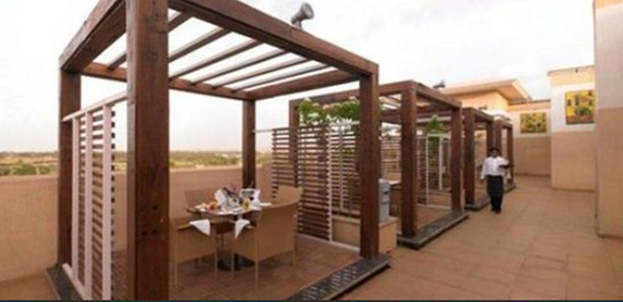 Royal Orchid Central Kireeti Hampi, Hospet Buitenkant foto