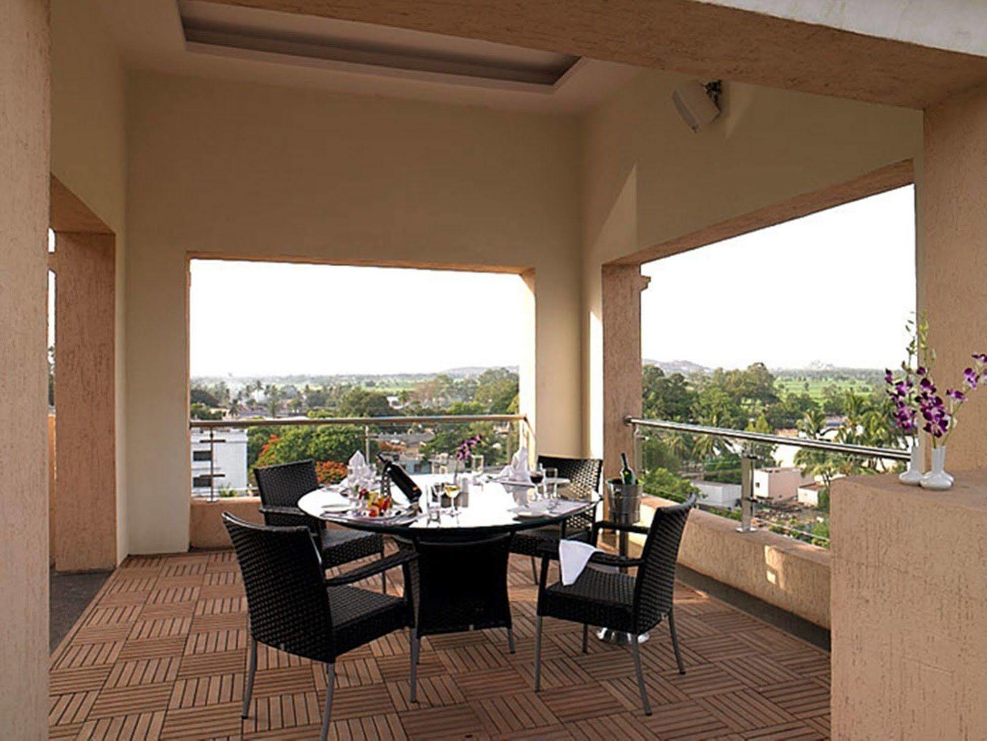 Royal Orchid Central Kireeti Hampi, Hospet Buitenkant foto