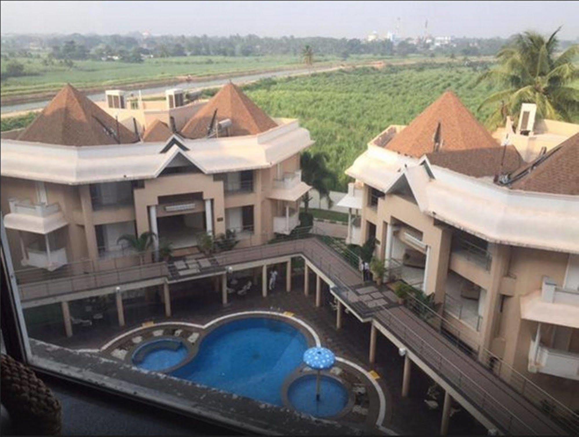 Royal Orchid Central Kireeti-Hampi Hospet Hotel Buitenkant foto