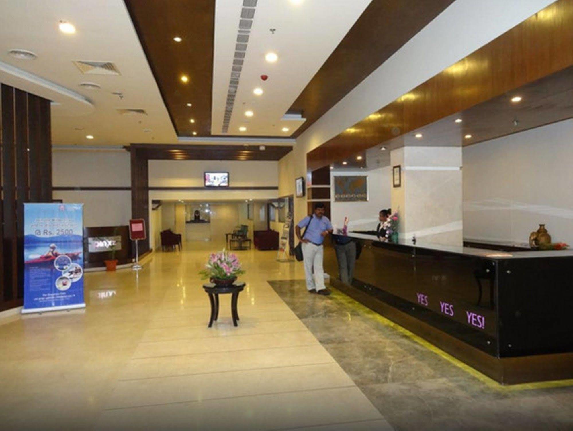 Royal Orchid Central Kireeti Hampi, Hospet Buitenkant foto